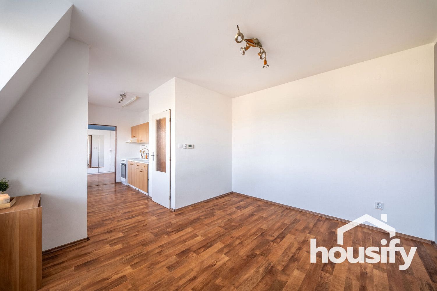 Pronájem bytu 2+kk 41 m² – fotografie 2