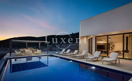 Prodej domu 310 m² s pozemkem 7 000 m², Rogoznica, Chorvatsko