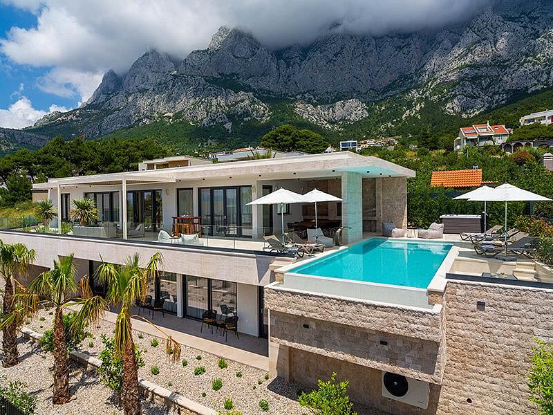 Prodej domu 354 m² s pozemkem 1 003 m²