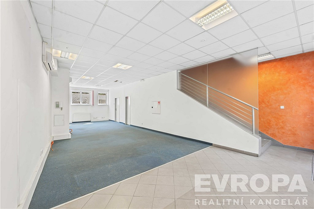 Pronájem kanceláře 268 m² — photo 2