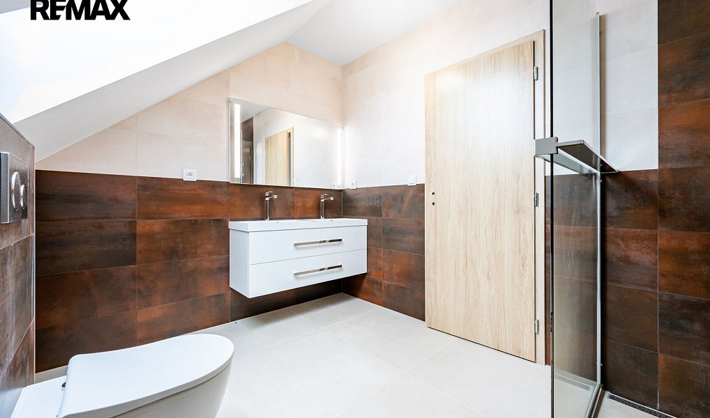 Prodej bytu 4+kk 91 m², Jince – náhled fotky 18