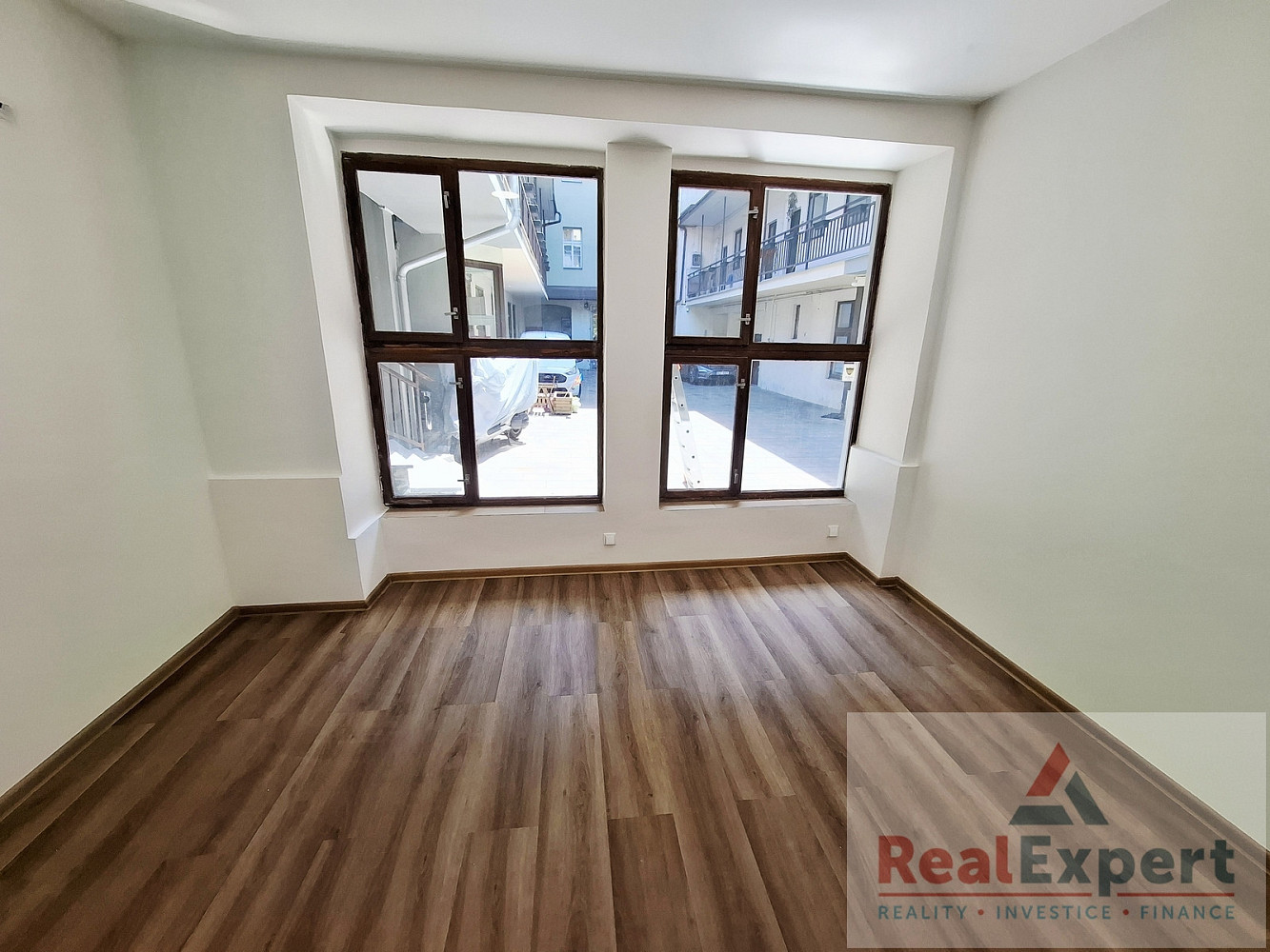 Pronájem obchodních prostor 70 m²