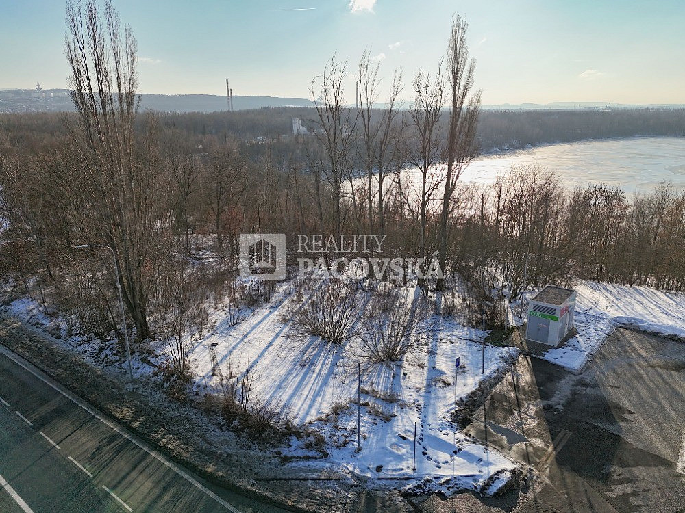Prodej komerčního pozemku 1 642 m² – pohled 3