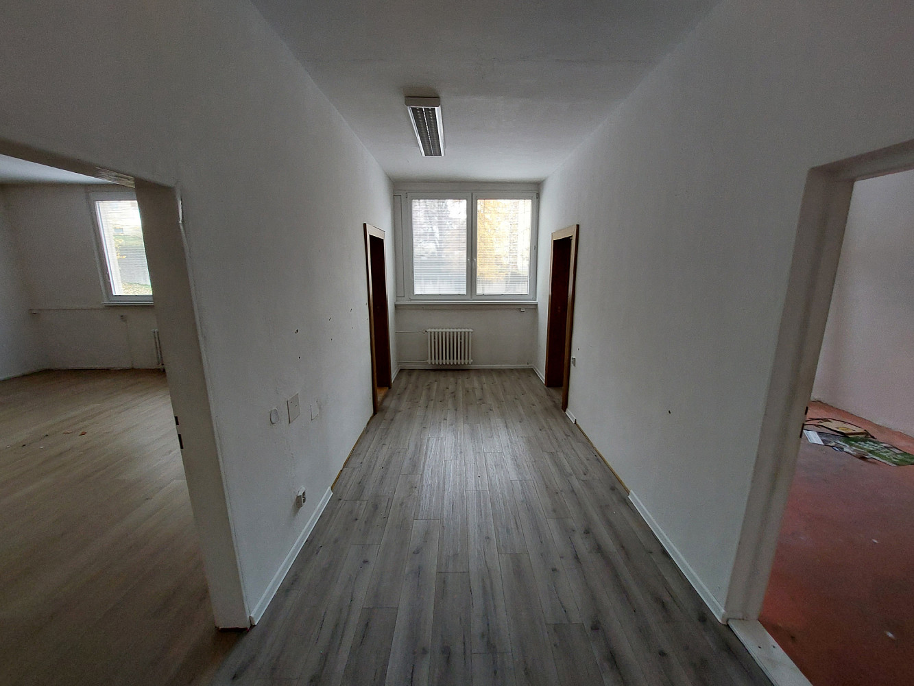 Pronájem kanceláře 71 m² – fotografie 3