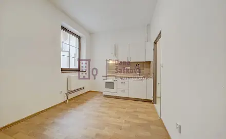 Pronájem bytu 1+kk 16 m², nám. Míru, Jindřichův Hradec - Jindřichův Hradec I