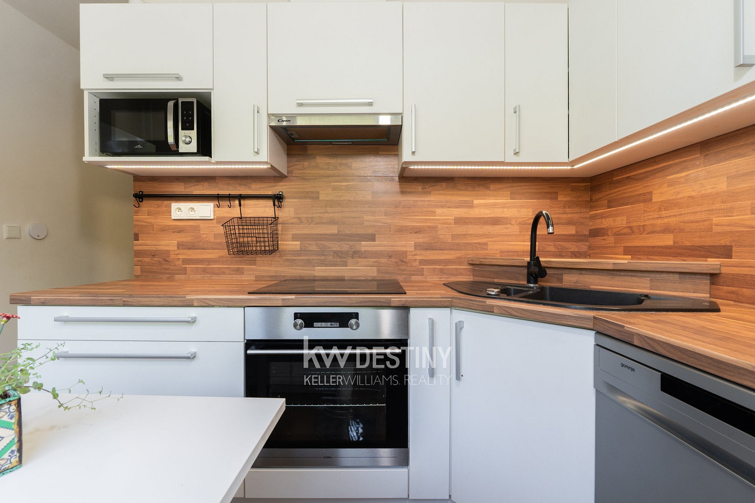 Prodej bytu 3+1 63 m² – pohled 3