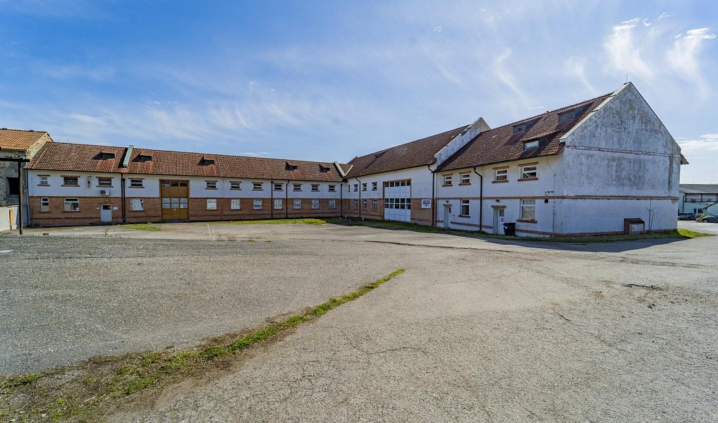 Prodej výrobních prostor 861 m², Bezno – náhled fotky 15