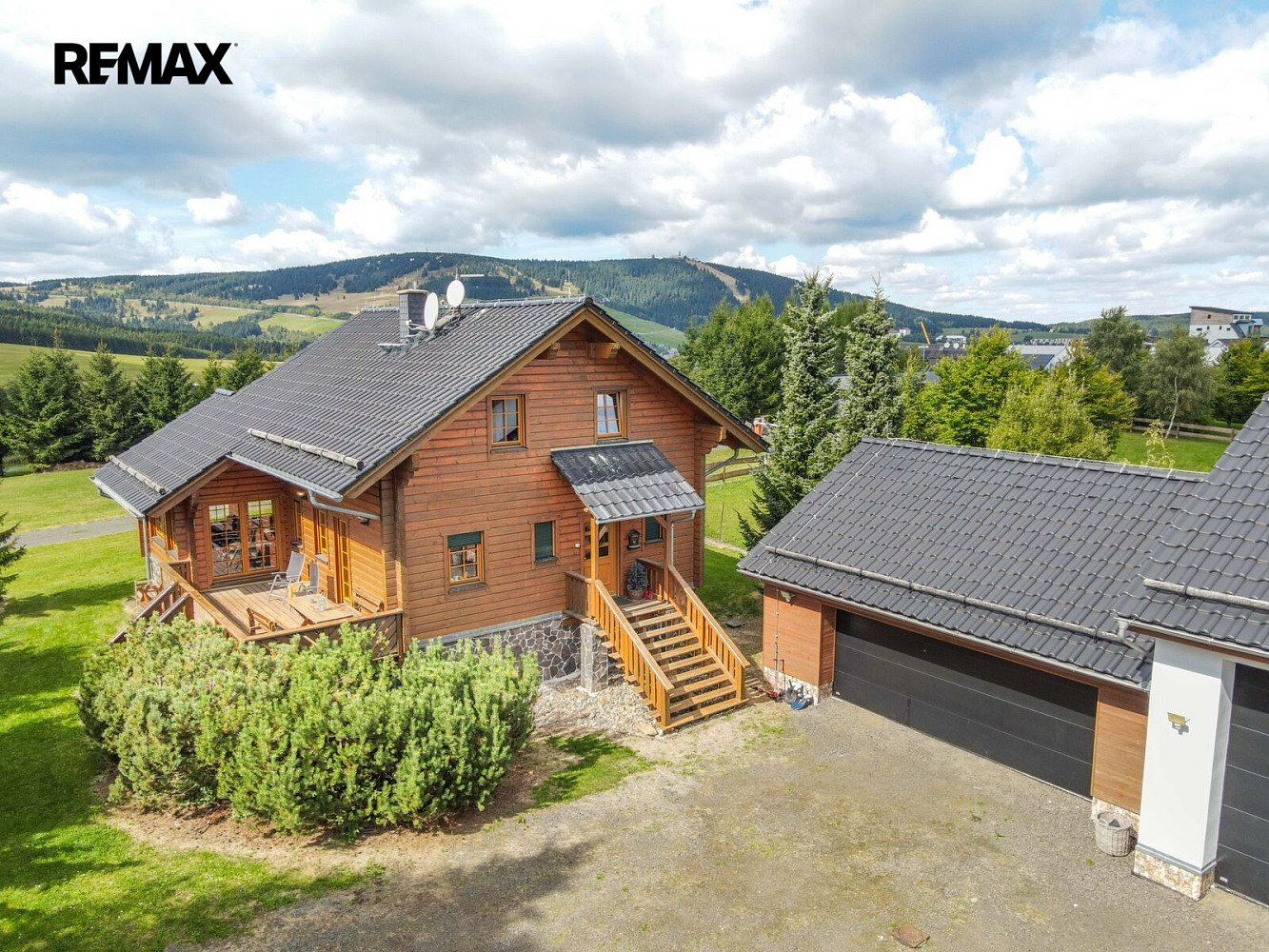 Prodej domu 195 m² s pozemkem 604 m² – fotografie 2