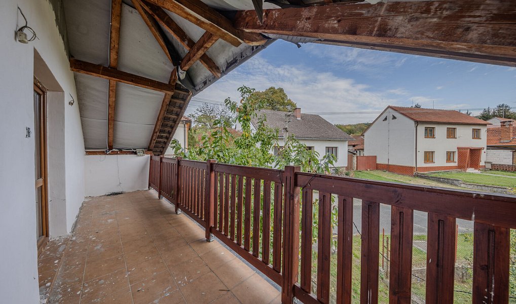 Prodej domu 182 m² s pozemkem 442 m², Komňa – náhled fotky 14