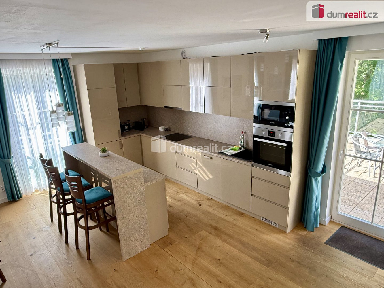 Pronájem bytu 4+kk 240 m² — photo 3