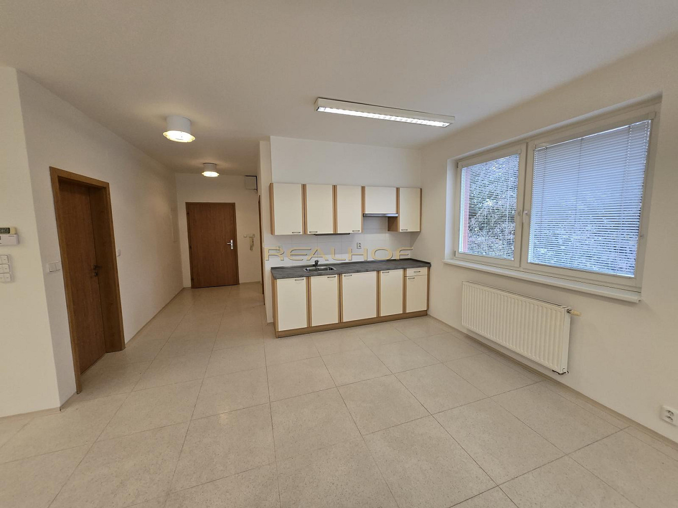 Pronájem kanceláře 76 m² – fotografie 4