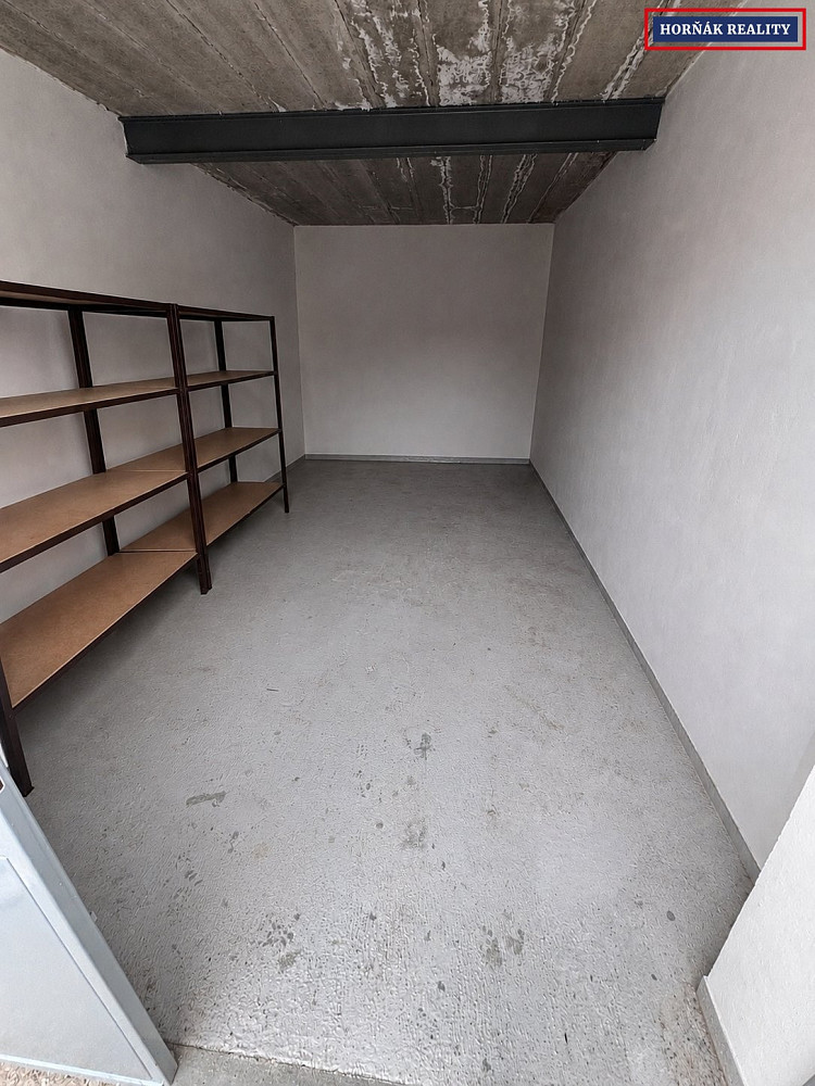 Prodej garáže 18 m2, slavkov u brna — photo 3