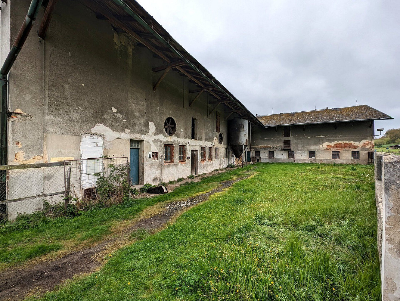 Prodej skladovacích prostor 1 900 m² – fotografie 2