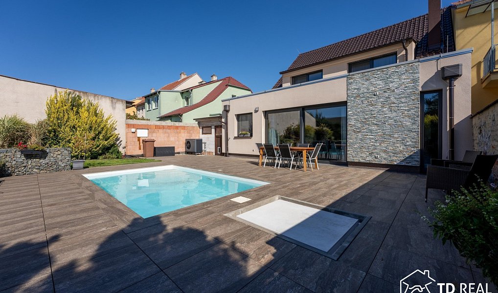 Prodej domu 207 m² s pozemkem 1 077 m², Syrovice – náhled fotky 17
