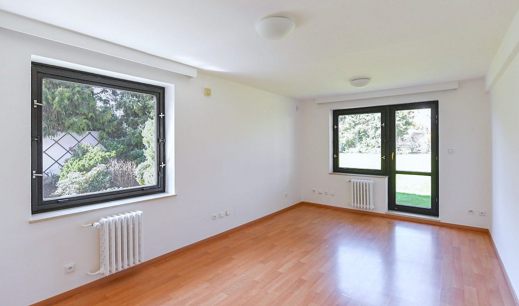 Pronájem kanceláře 417 m², Vestec – náhled fotky 3