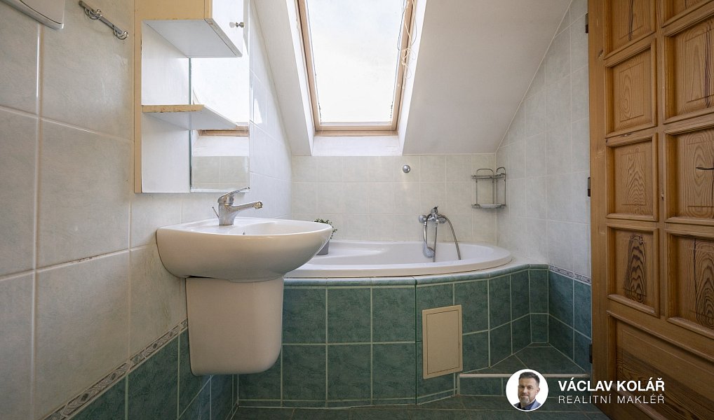 Prodej domu 196 m² s pozemkem 805 m², Stěžery – náhled fotky 35