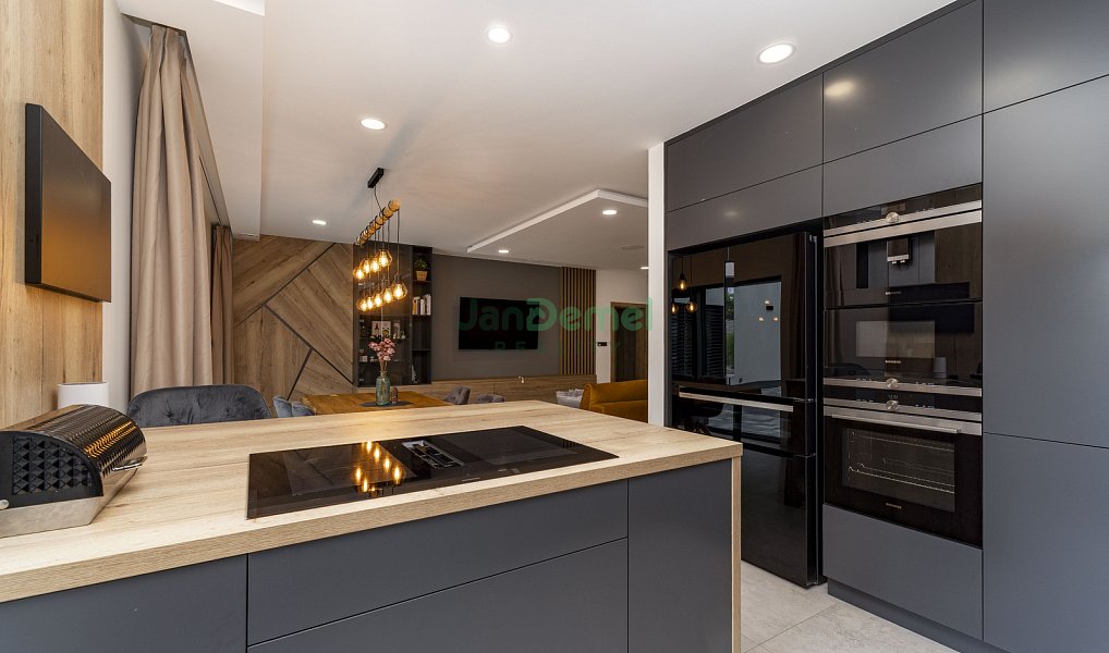 Prodej domu 199 m² s pozemkem 1 598 m², Píšť – náhled fotky 10