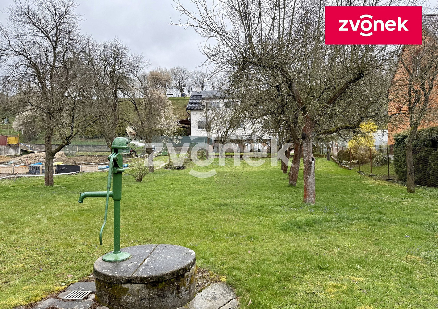 Prodej stavebního pozemku 813 m² – fotografie 4