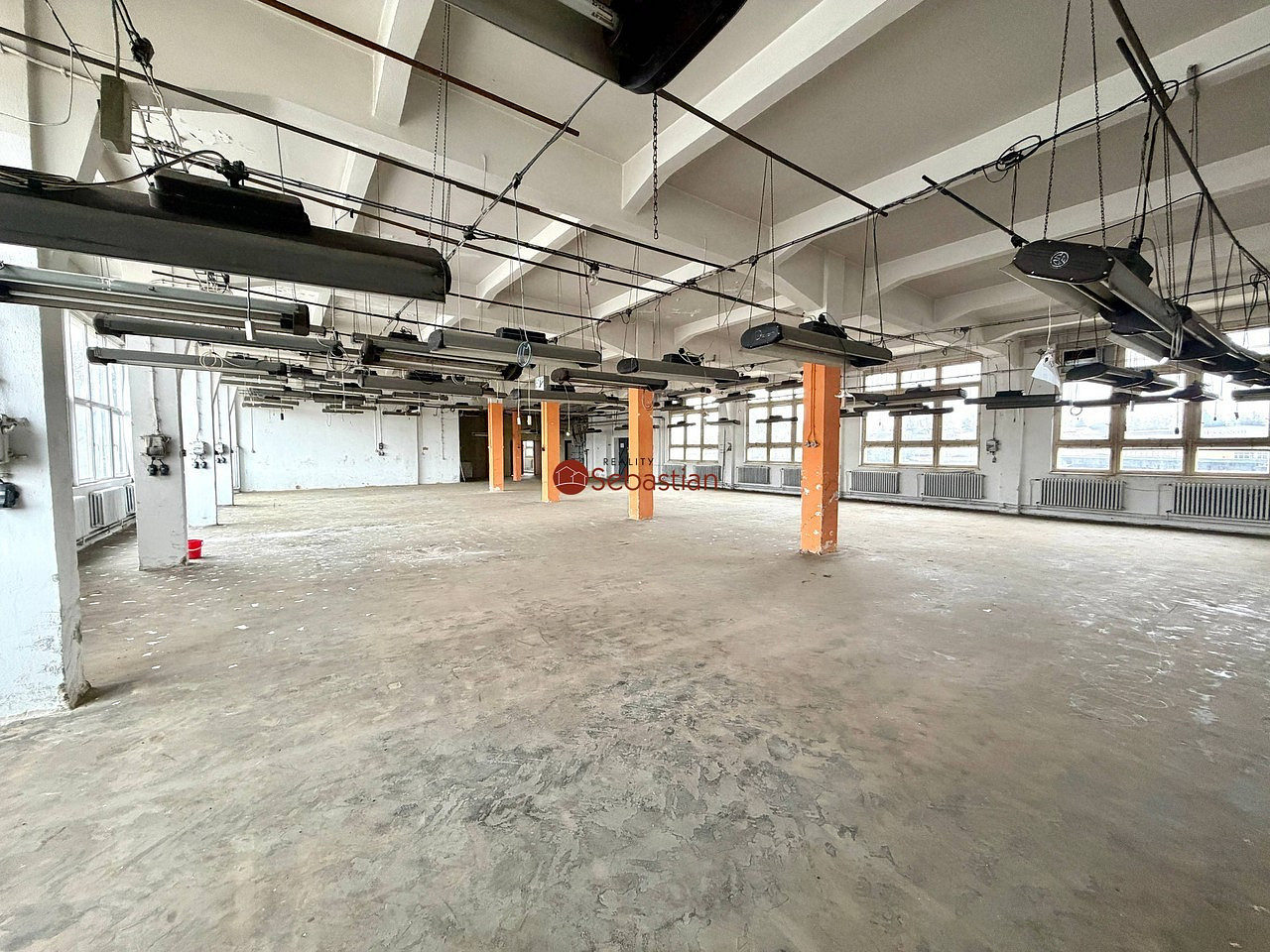Pronájem kanceláře 1 000 m²
