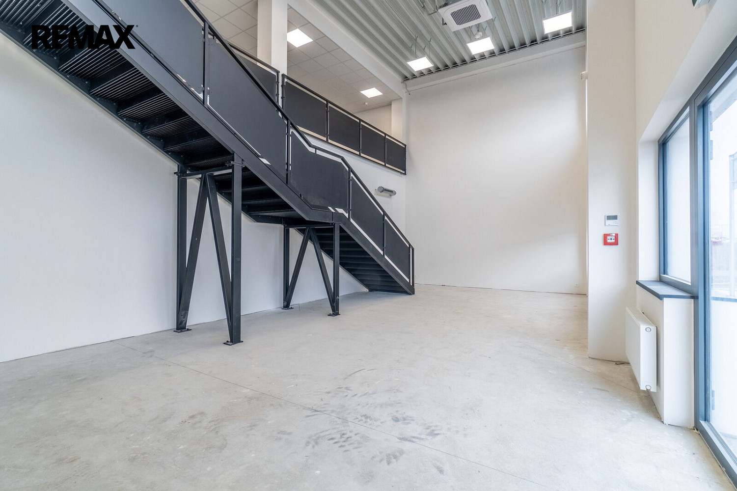Pronájem obchodních prostor 289 m²