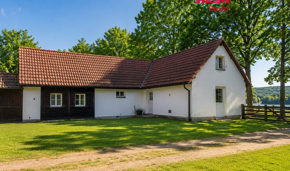 Prodej domu 135 m² s pozemkem 2 628 m², Jílovice – fotka 1 z 8