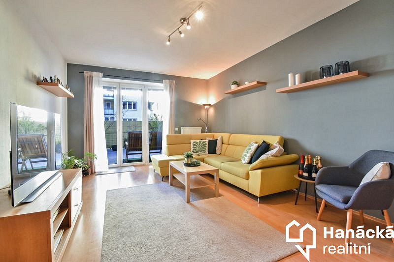 Prodej bytu 2+kk 62 m² – pohled 2
