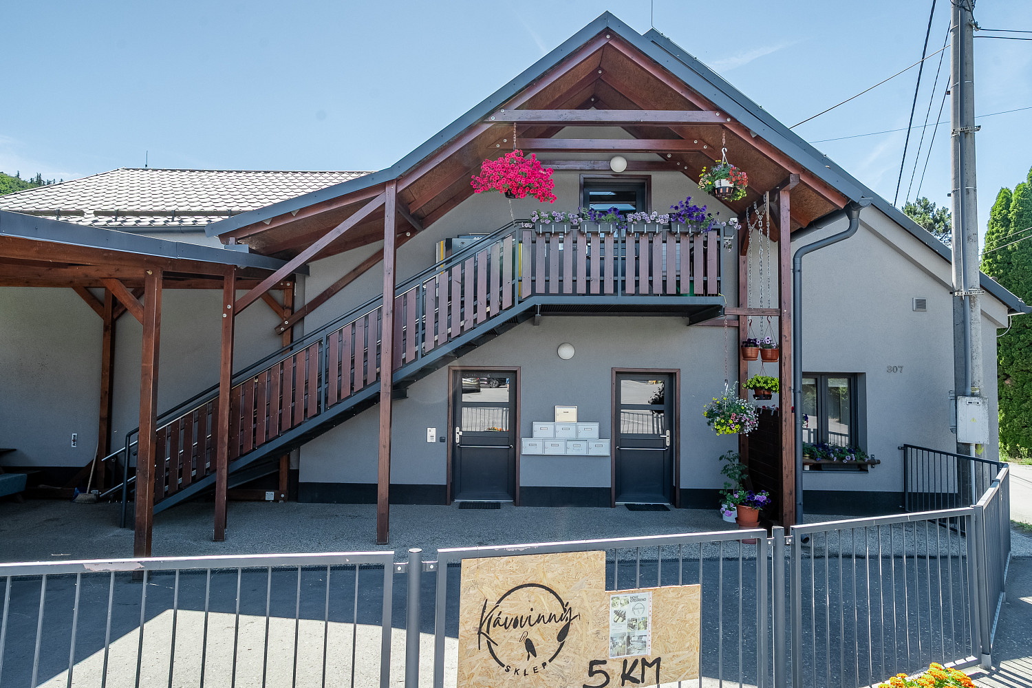 Prodej nájemního domu, činžáku 500 m² — photo 2