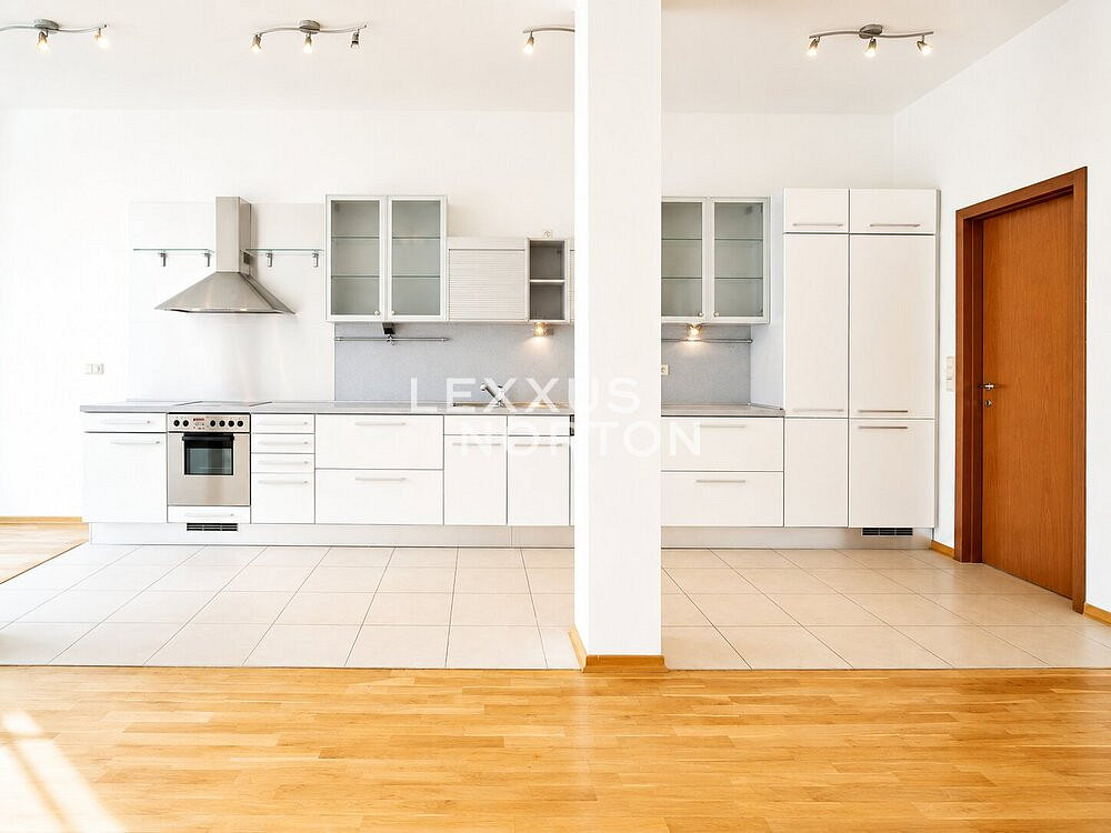 Pronájem domu 373 m² s pozemkem 857 m² – fotografie 2