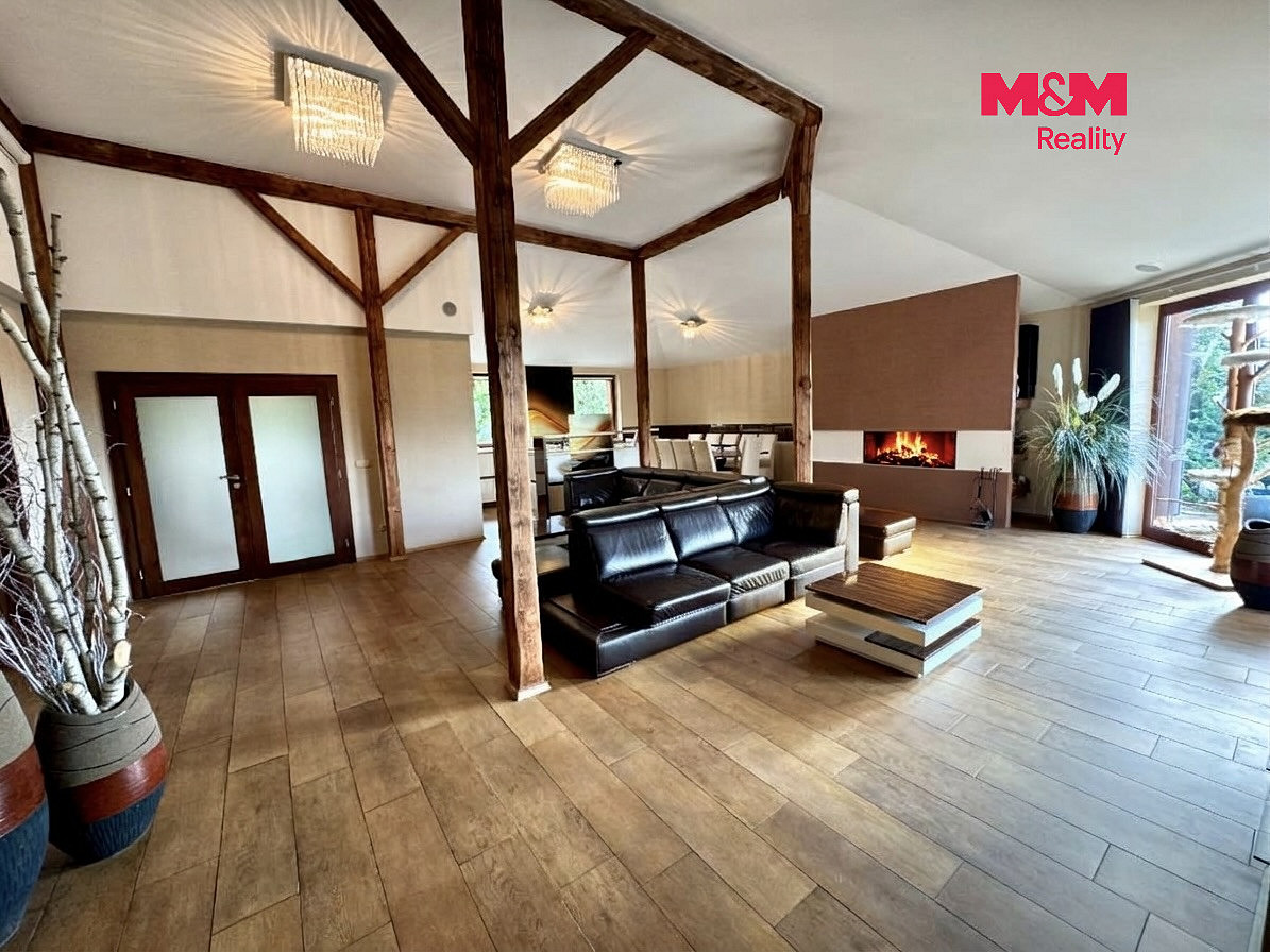 Prodej domu 296 m² s pozemkem 1 032 m²