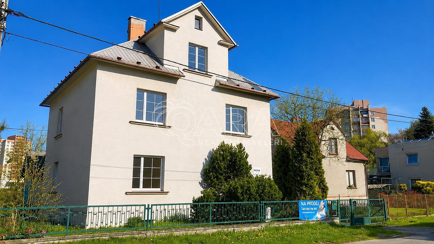 Pronájem domu 200 m² s pozemkem 842 m²