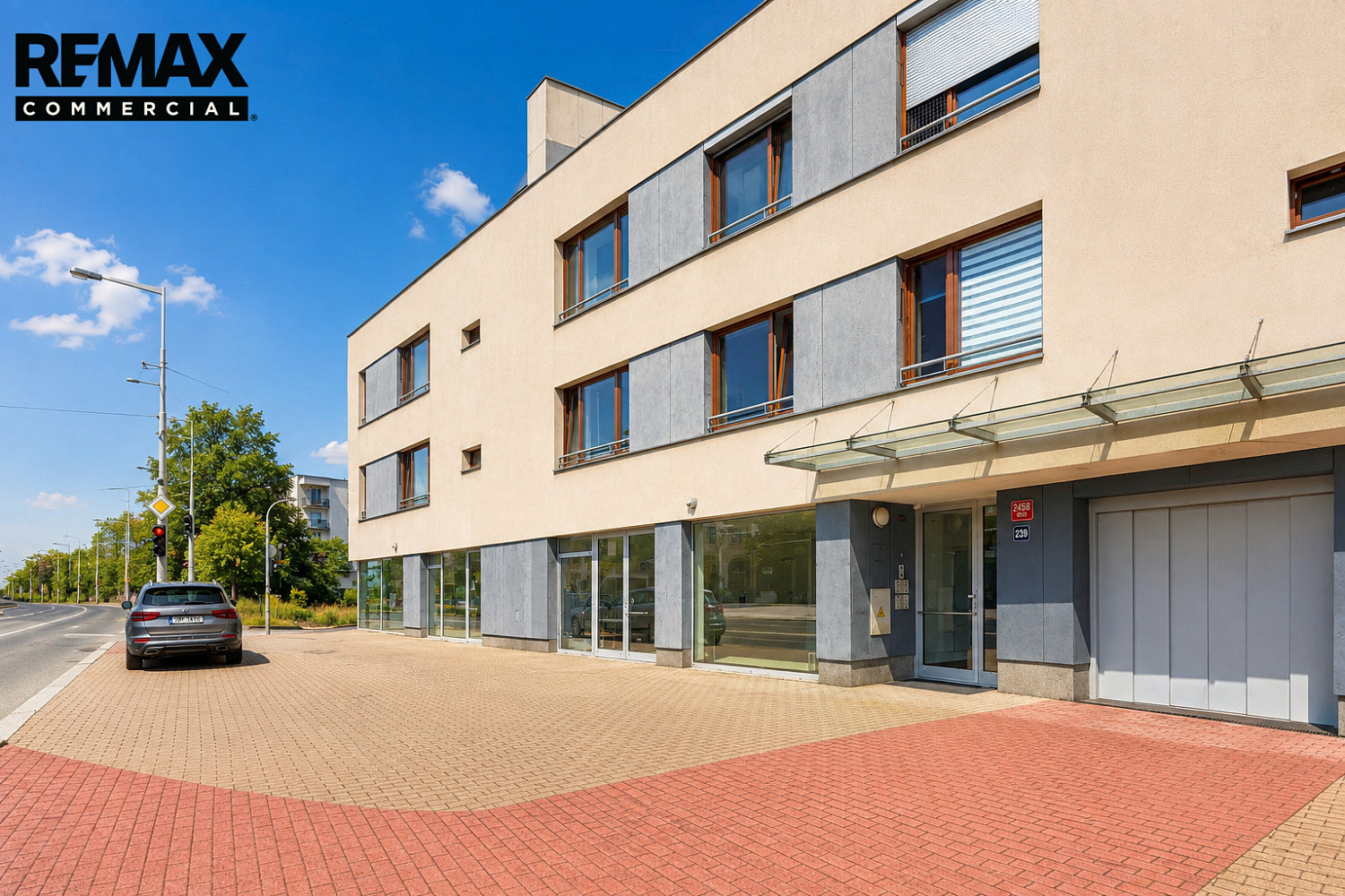Pronájem obchodních prostor 169 m² – fotografie 2