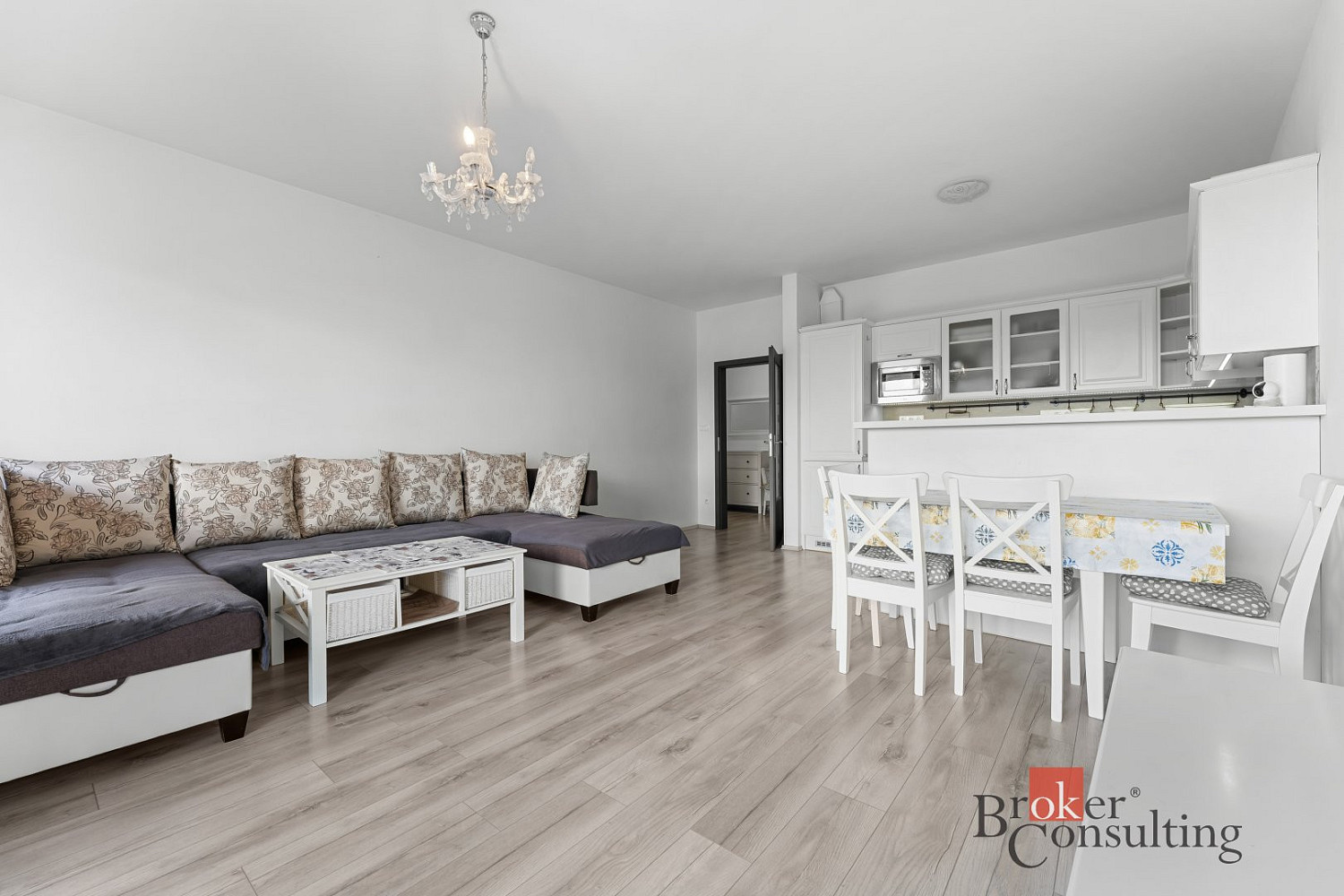 Pronájem bytu 2+kk 87 m² – fotografie 2