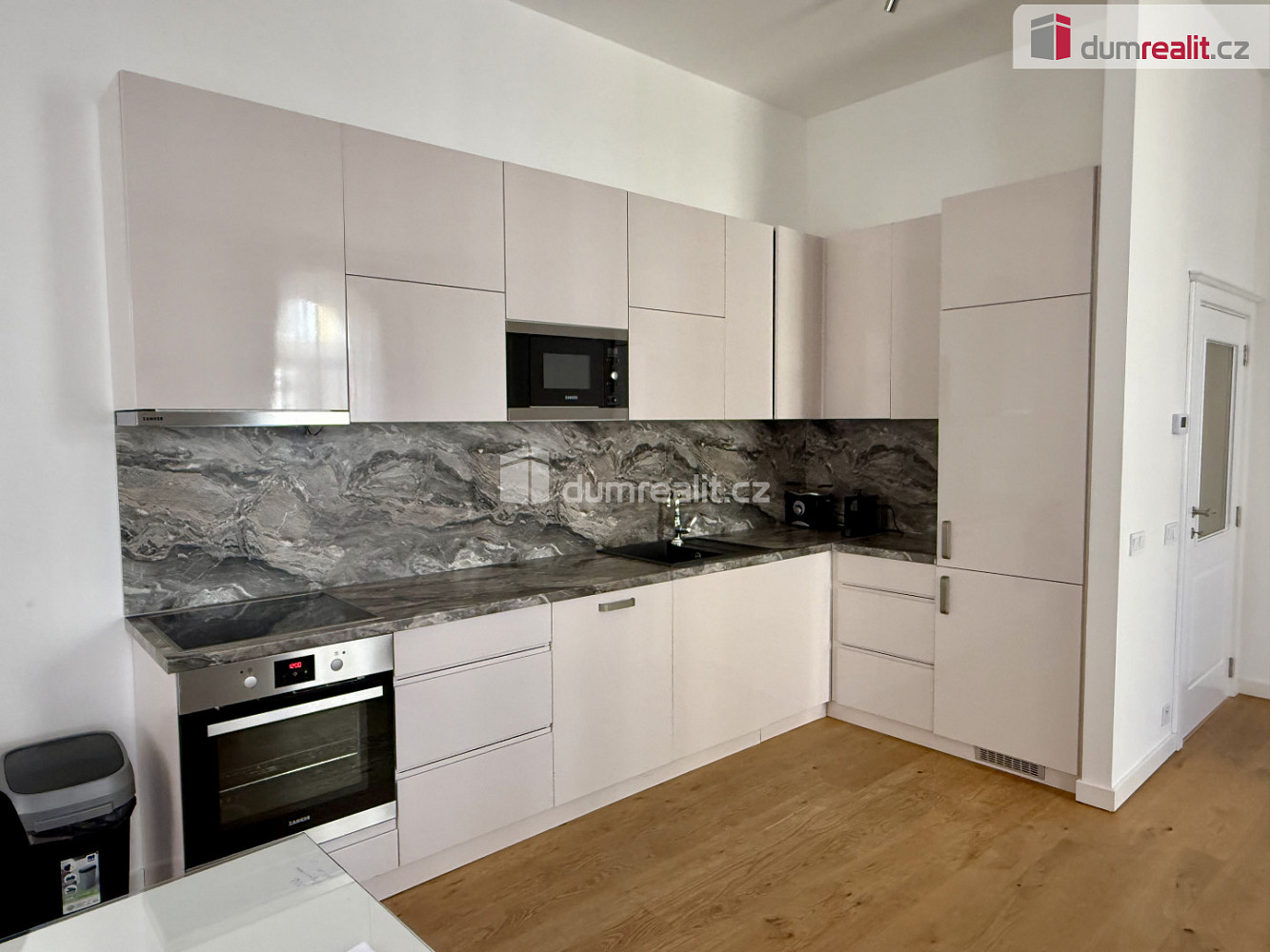 Pronájem bytu 2+kk 79 m² — photo 2