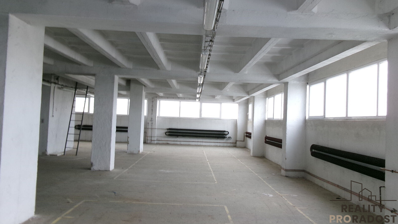 Pronájem skladovacích prostor 800 m²