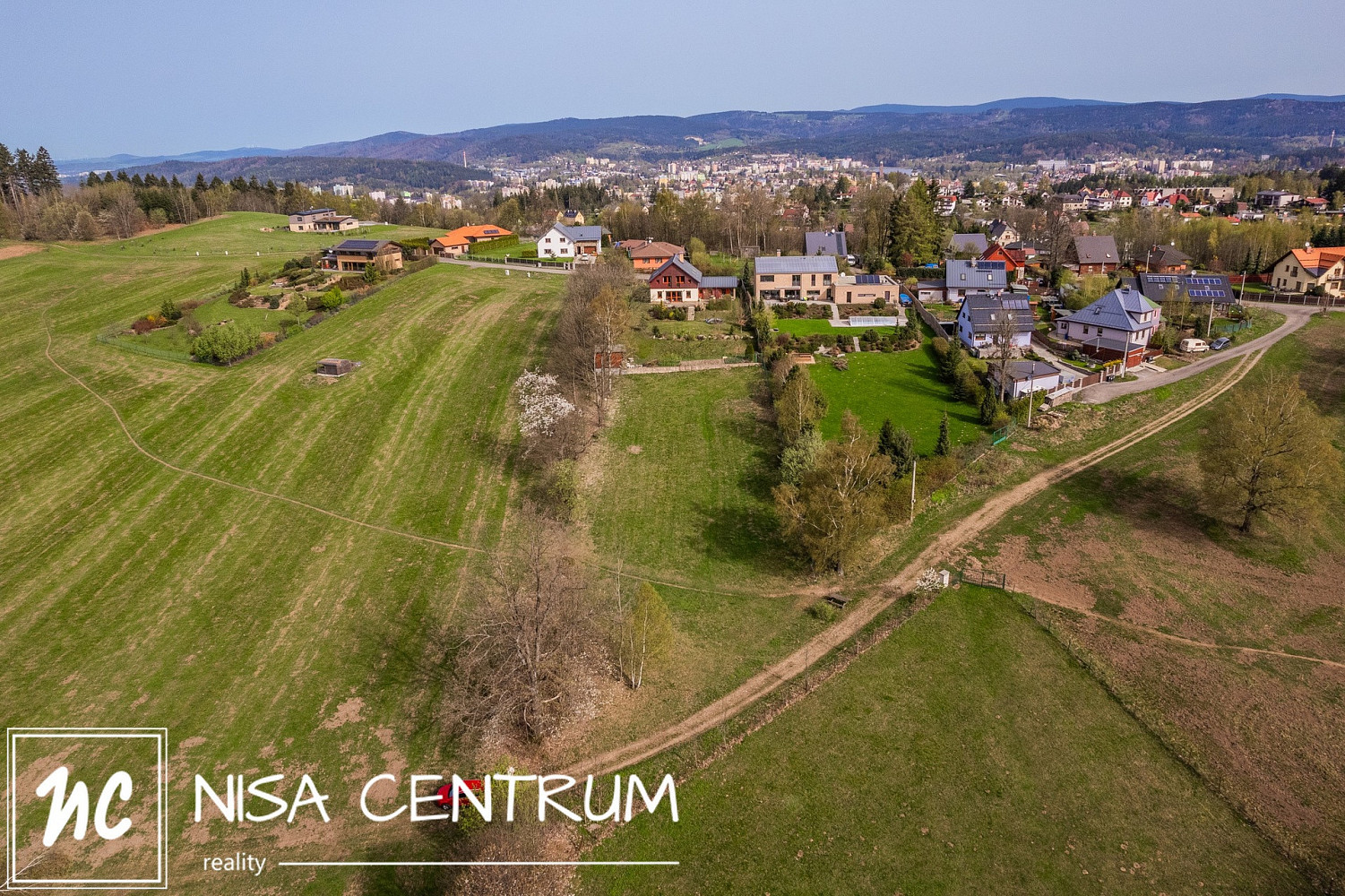 Prodej stavebního pozemku 2 075 m² – pohled 3