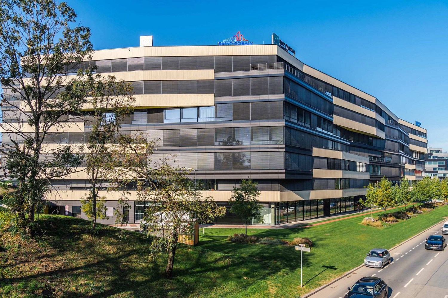 Pronájem kanceláře 573 m²
