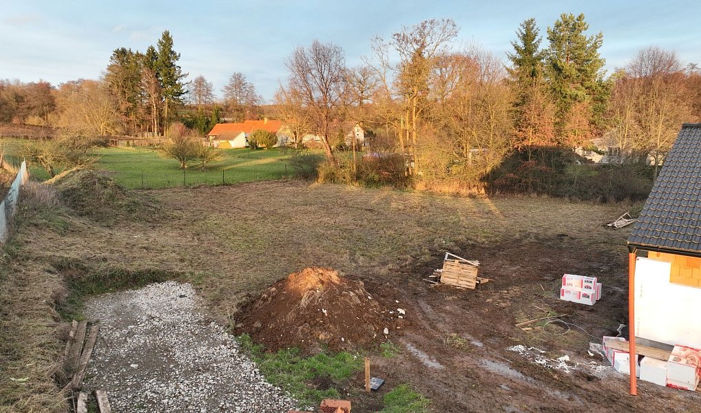 Prodej stavebního pozemku 1 297 m², Ostrov – náhled fotky 4