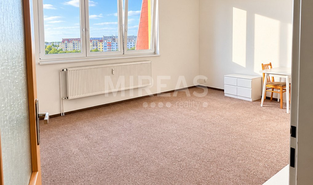 Pronájem bytu 1+kk 35 m², Milovice – náhled fotky 2