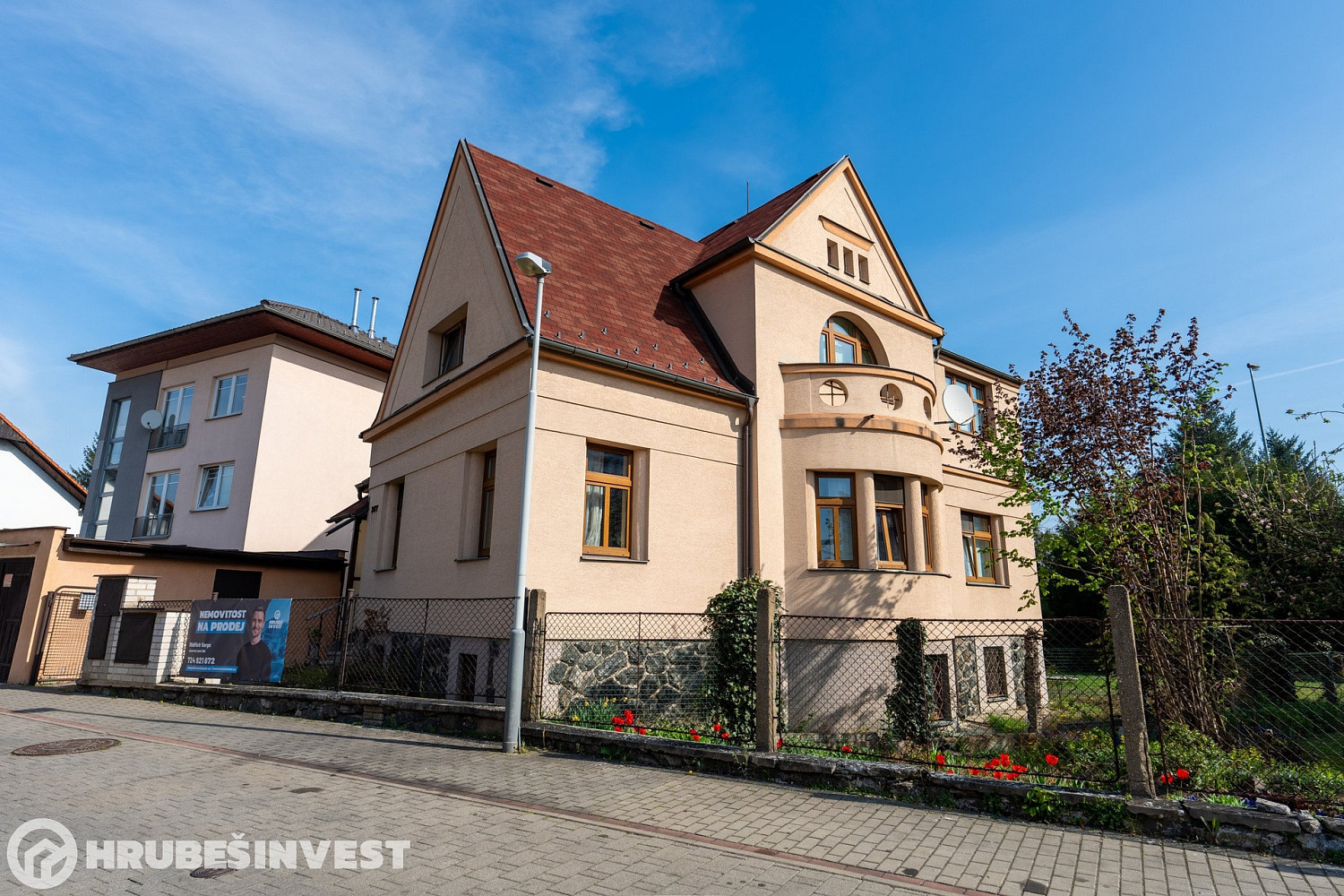 Prodej domu 283 m² s pozemkem 454 m² – pohled 2