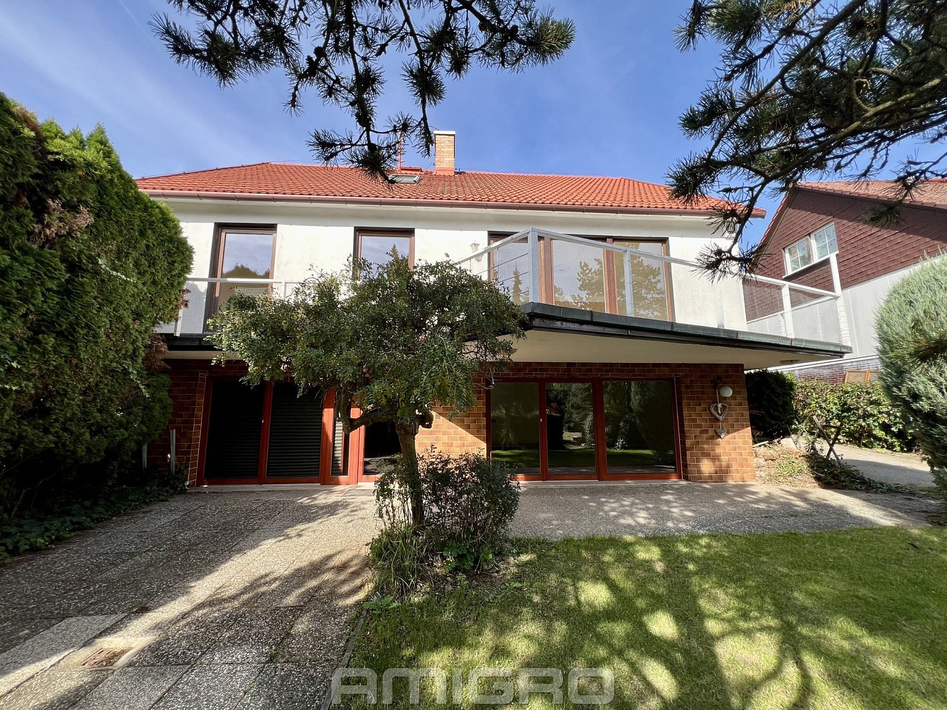 Prodej domu 220 m² s pozemkem 801 m² – fotografie 2