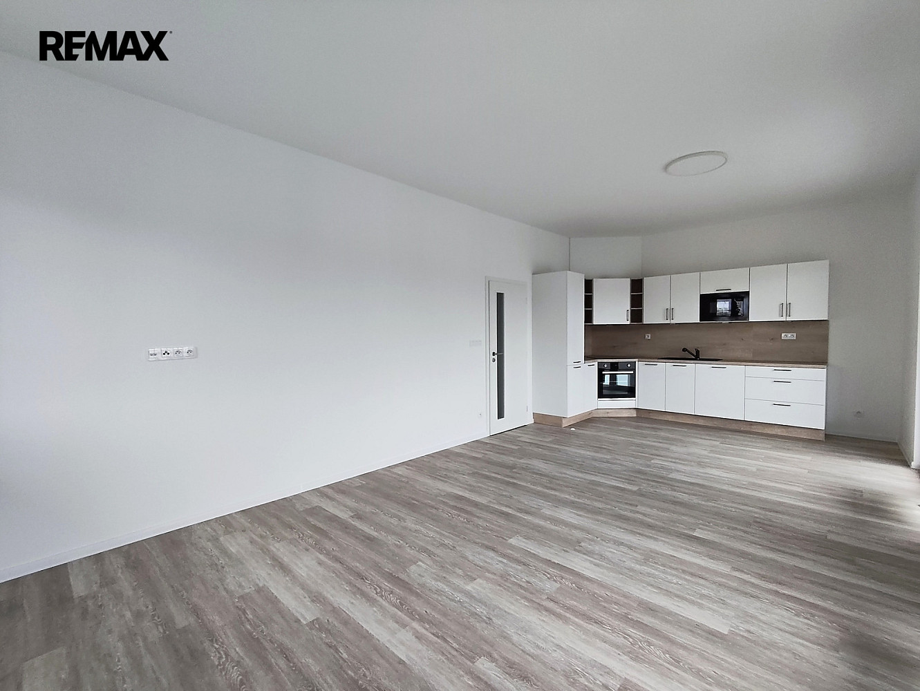 Pronájem bytu 3+kk 104 m² – fotografie 5