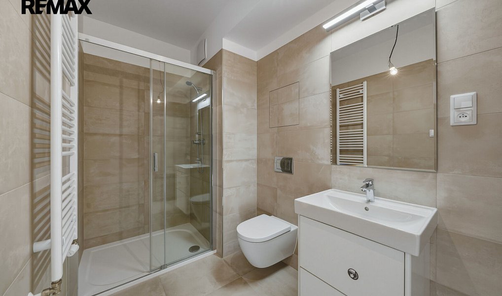 Prodej bytu 1+kk 37 m², Praha – náhled fotky 2