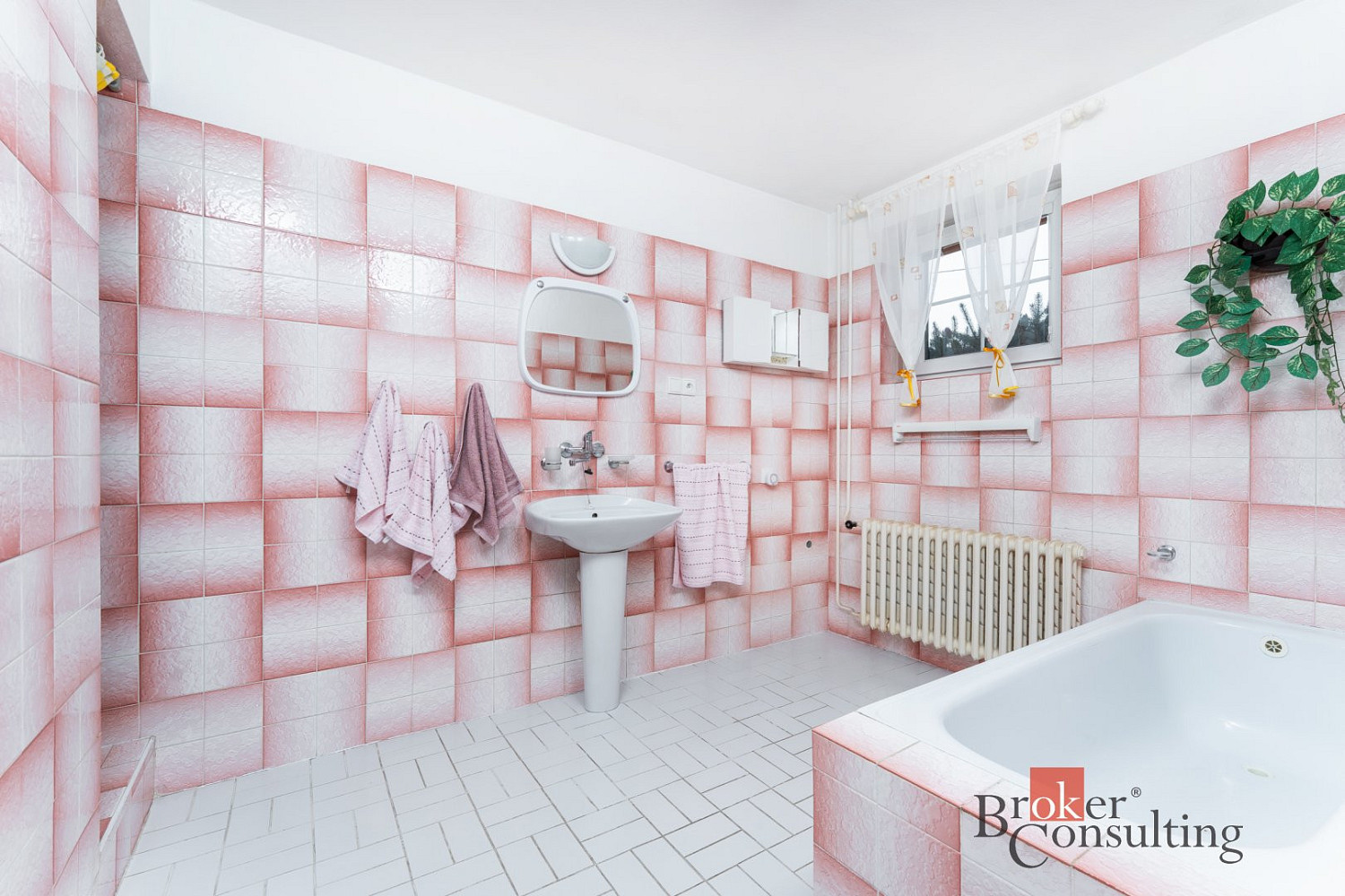 Prodej domu 255 m² s pozemkem 1 050 m² – další