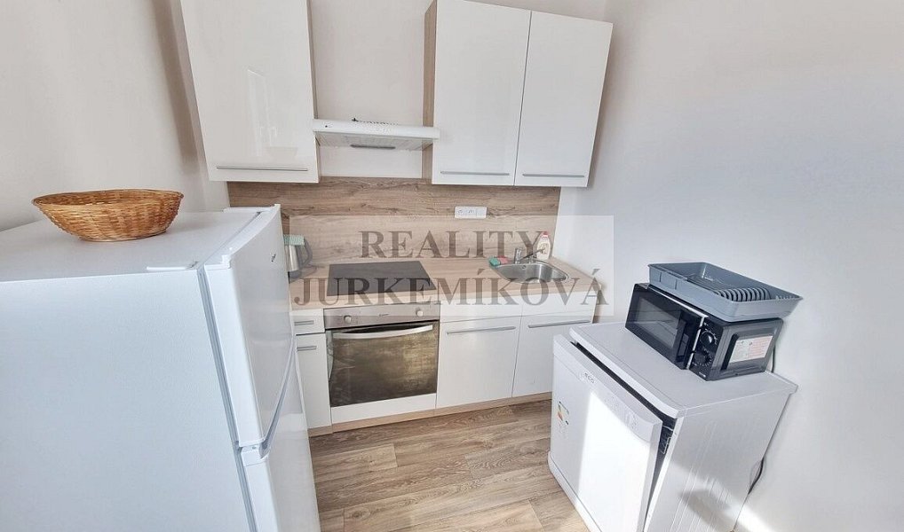 Pronájem domu 200 m² s pozemkem 447 m², Černá v Pošumaví – náhled fotky 8