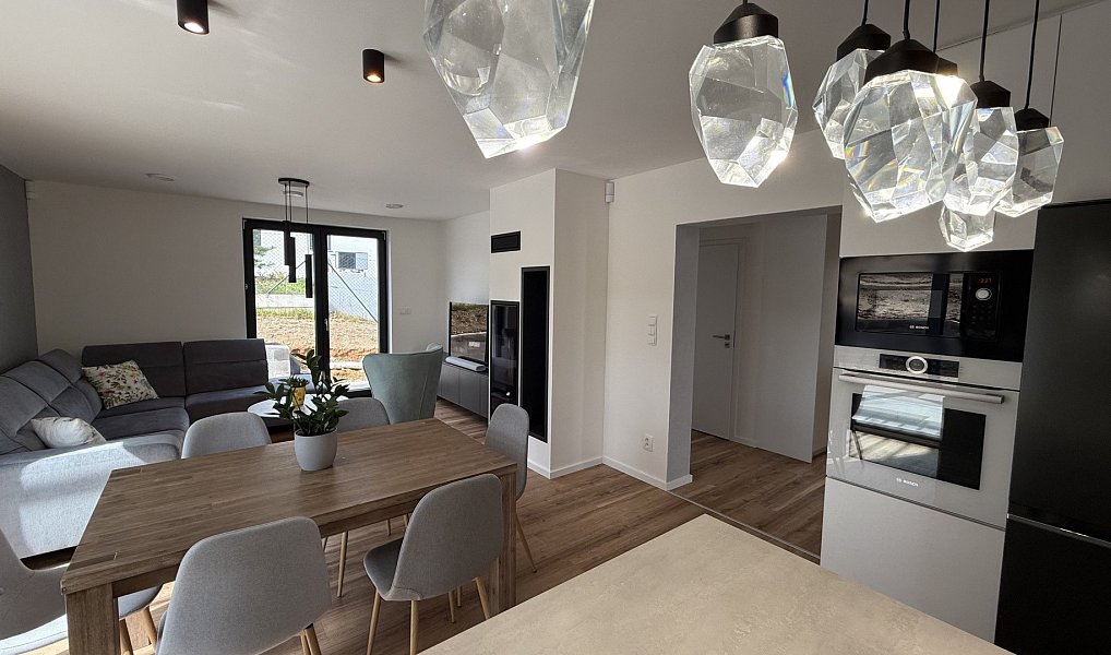 Prodej domu 184 m² s pozemkem 802 m², Panenské Břežany – náhled fotky 3