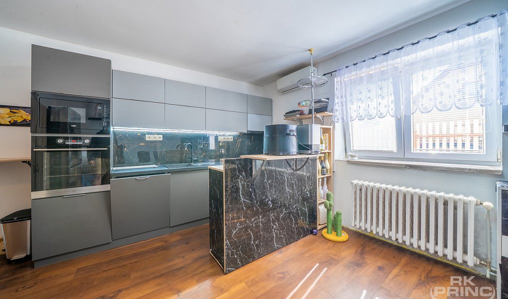 Prodej domu 240 m² s pozemkem 1 032 m², Tišice – náhled fotky 10