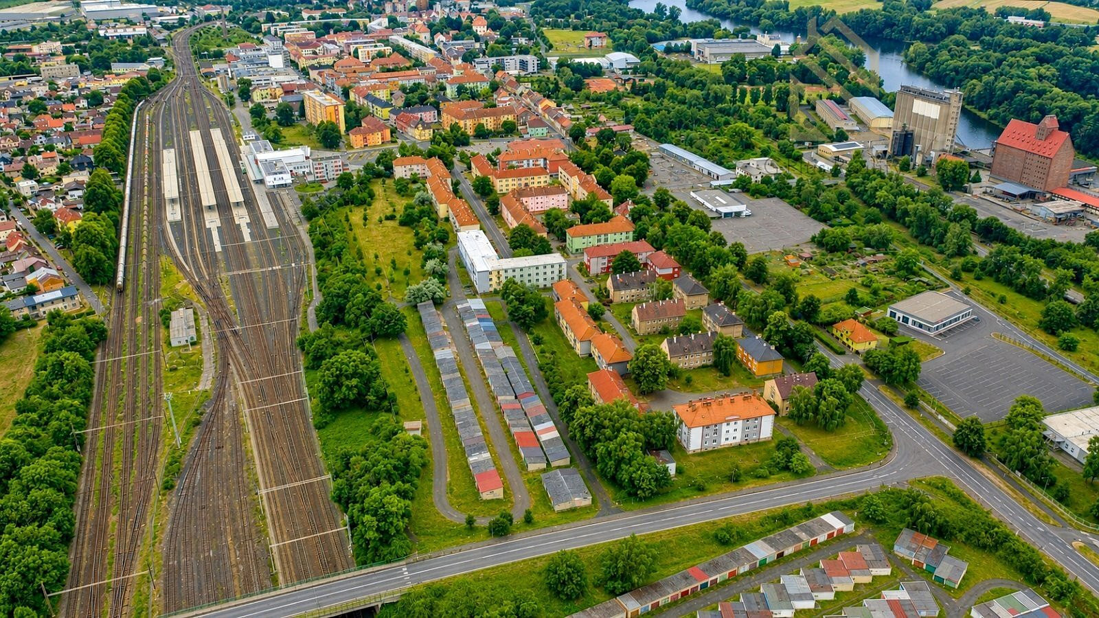 Prodej garáže v lovosicích u nadjezdu 18m/2 — photo 2