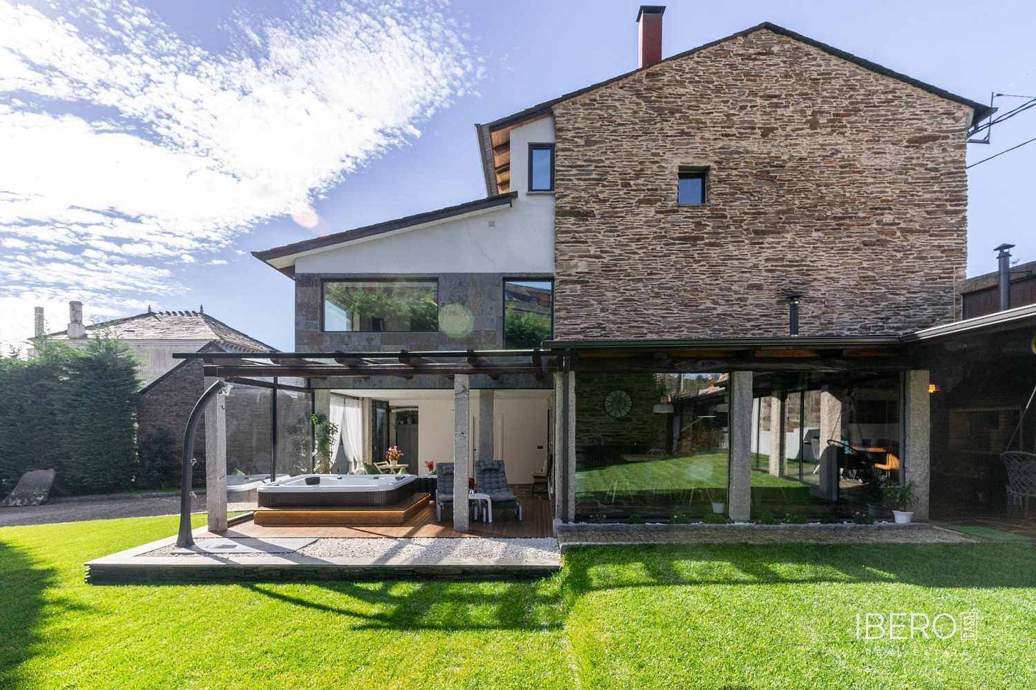 Prodej domu 552 m² s pozemkem 300 m² — photo 2
