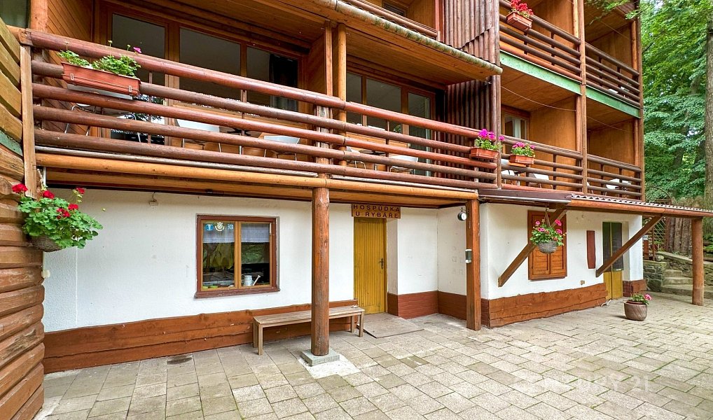Prodej ubytovacího objektu 350 m², Bítov – náhled fotky 4