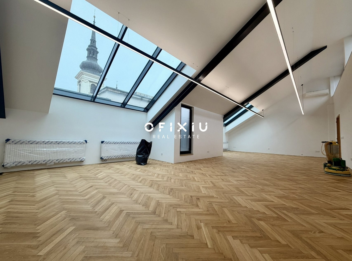 Pronájem kanceláře 196 m² – fotografie 4